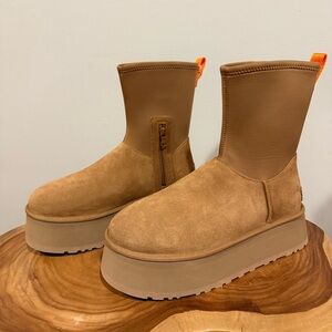 UGG classic dipper NWT